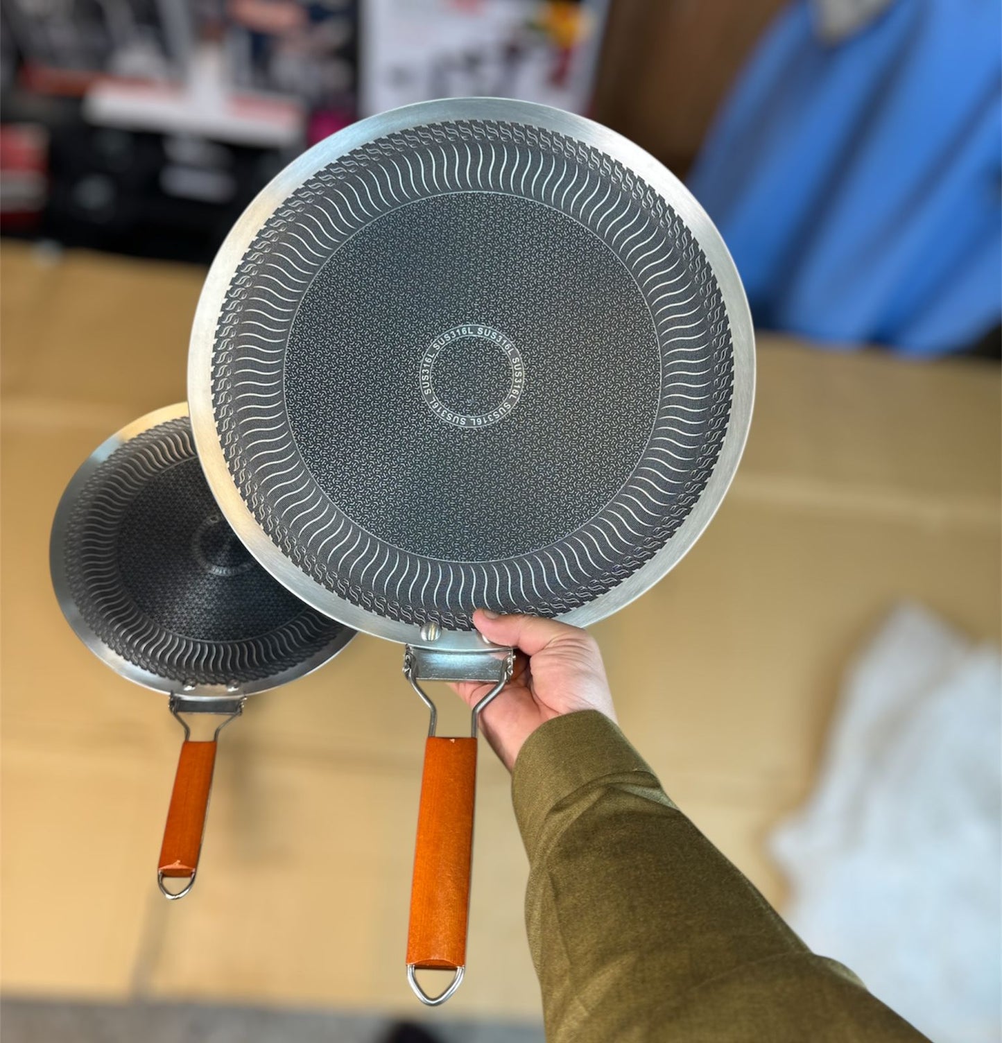 Foldable Handle Honeycomb Laser Coated Tawa