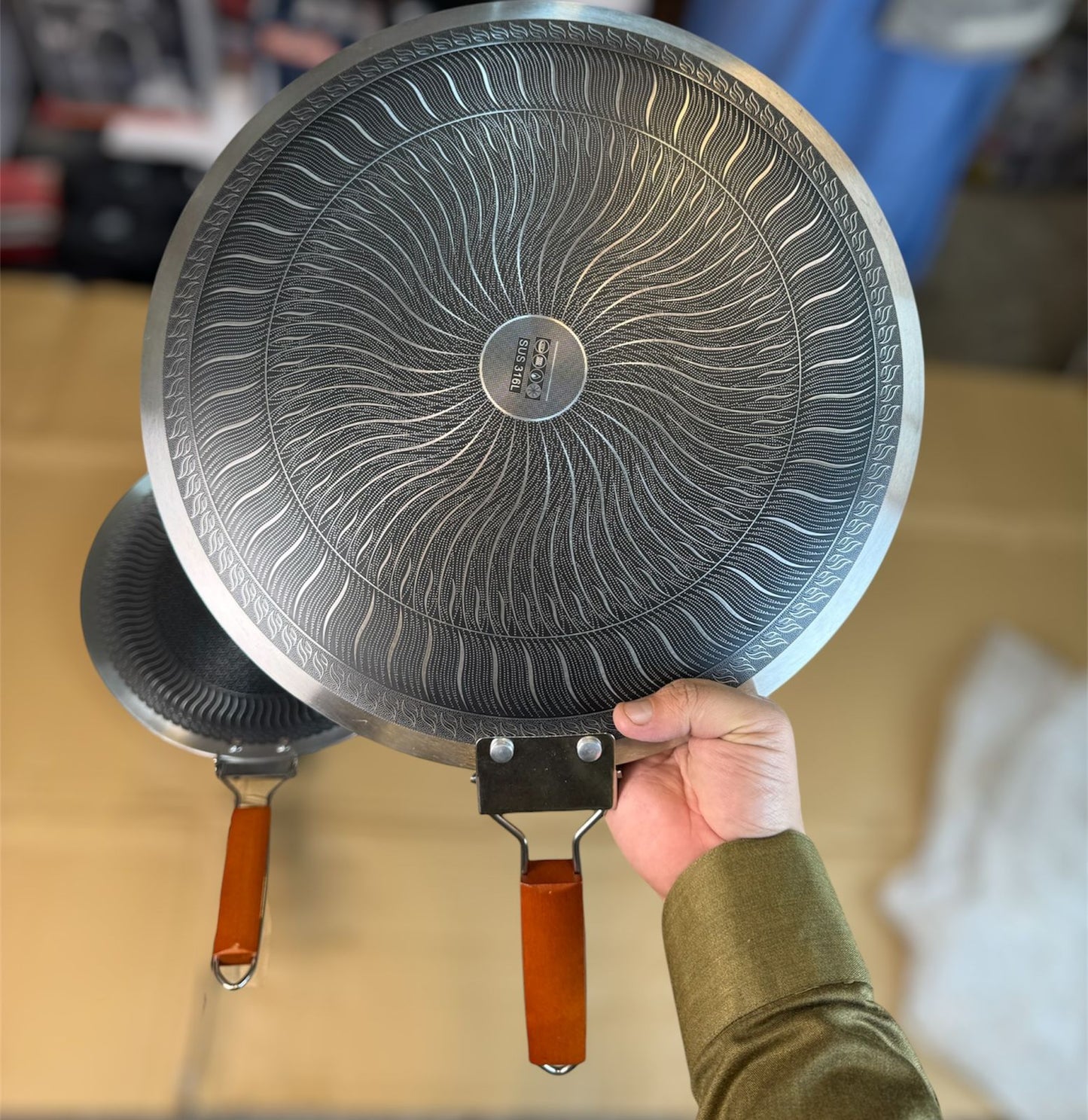 Foldable Handle Honeycomb Laser Coated Tawa